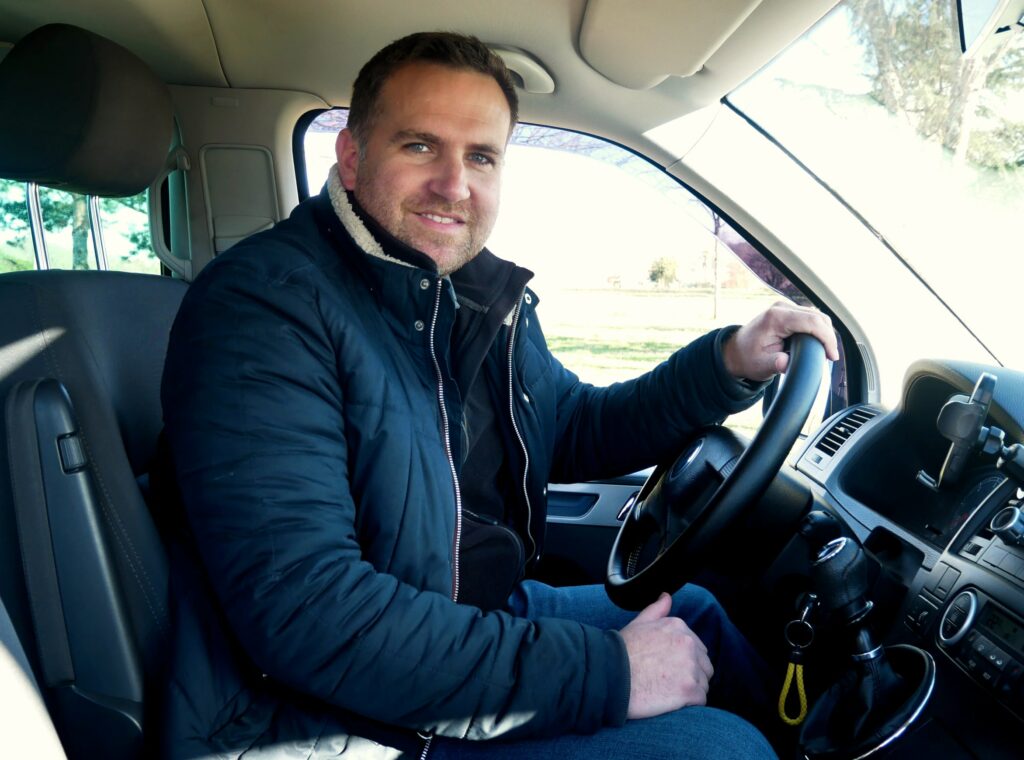 Loïc dans le van Vanou
