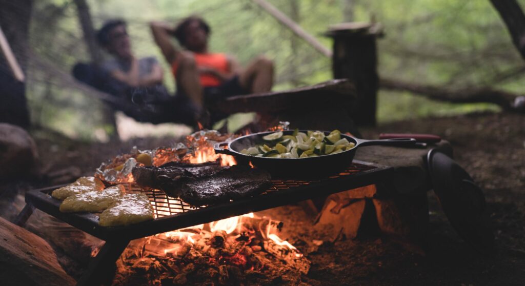 Nourriture sur un barbecue