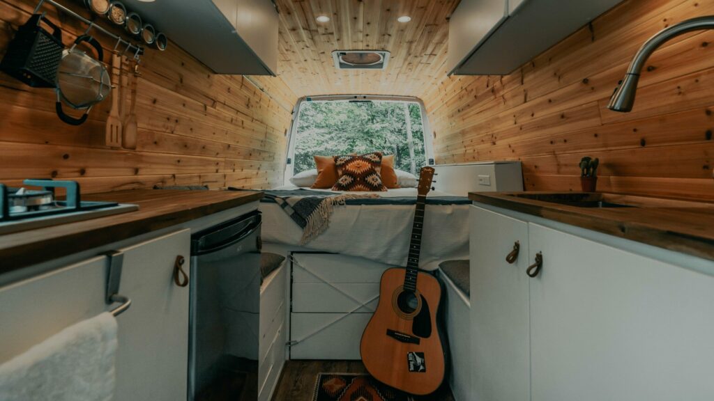 Intérieur d'un van aménagé