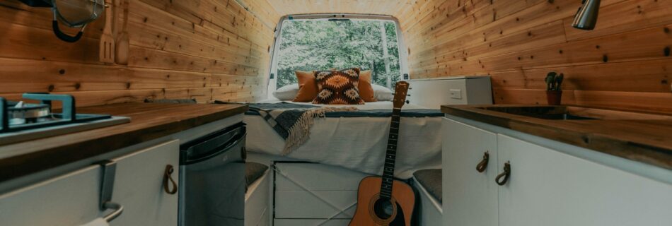 Intérieur d'un van aménagé